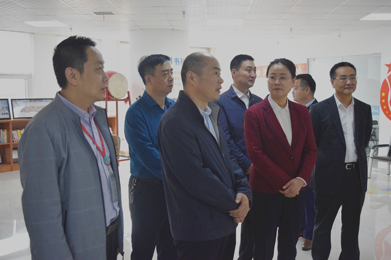 熱烈歡迎河南省委統(tǒng)戰(zhàn)部副部長梁險(xiǎn)峰一行蒞臨安陽青峰網(wǎng)絡(luò)調(diào)研社會(huì)階層工作！